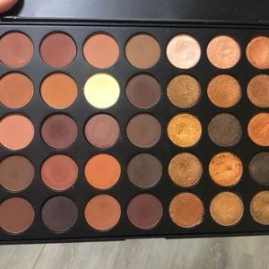 Morphe 35R eyeshadow palette